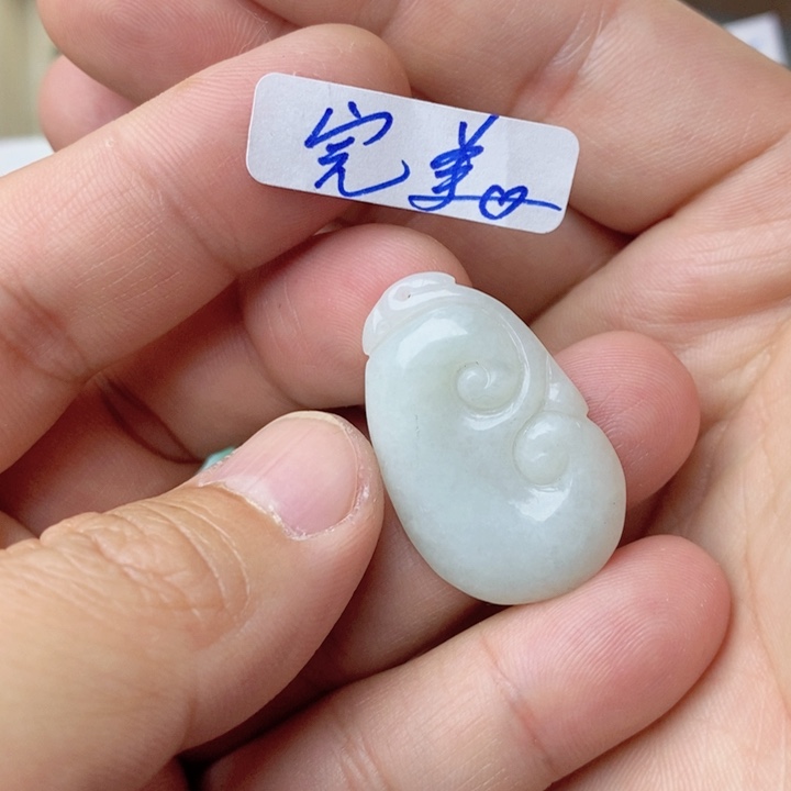 翡翠颈饰未镶嵌好