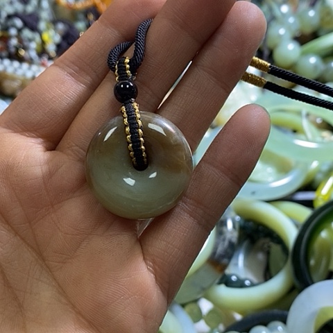 和田玉颈饰未镶嵌