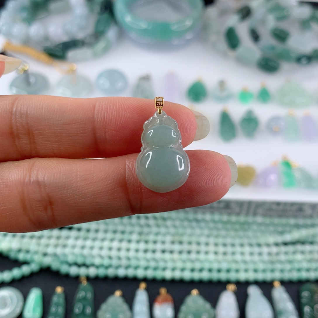 翡翠未镶嵌颈饰葫芦