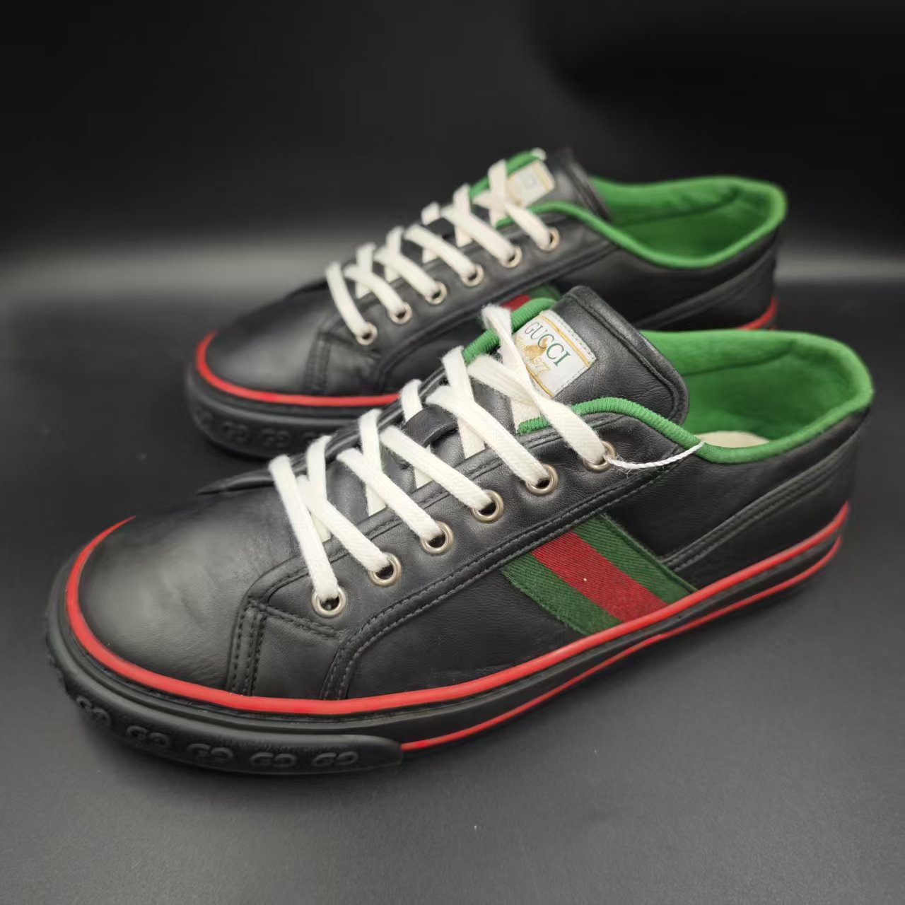 95新 GUCCI/古驰 时尚百搭黑色皮质1977休闲板鞋40.5欧码 lb669