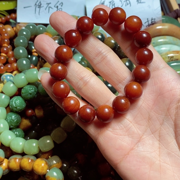 蛇纹石玉颈饰合金