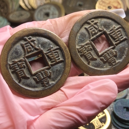 亲***公铜现代仿制工艺品