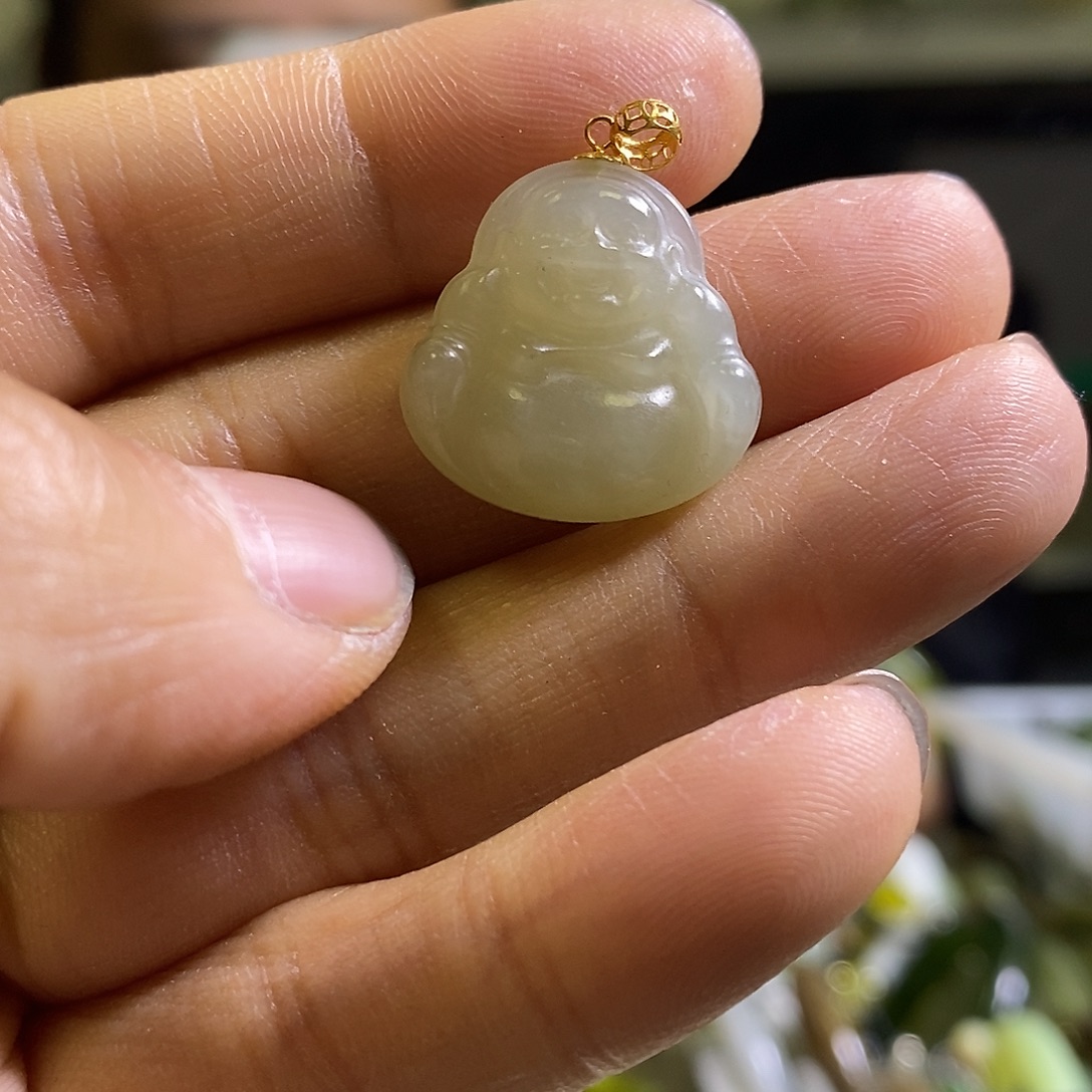 和田玉未镶嵌颈饰一个