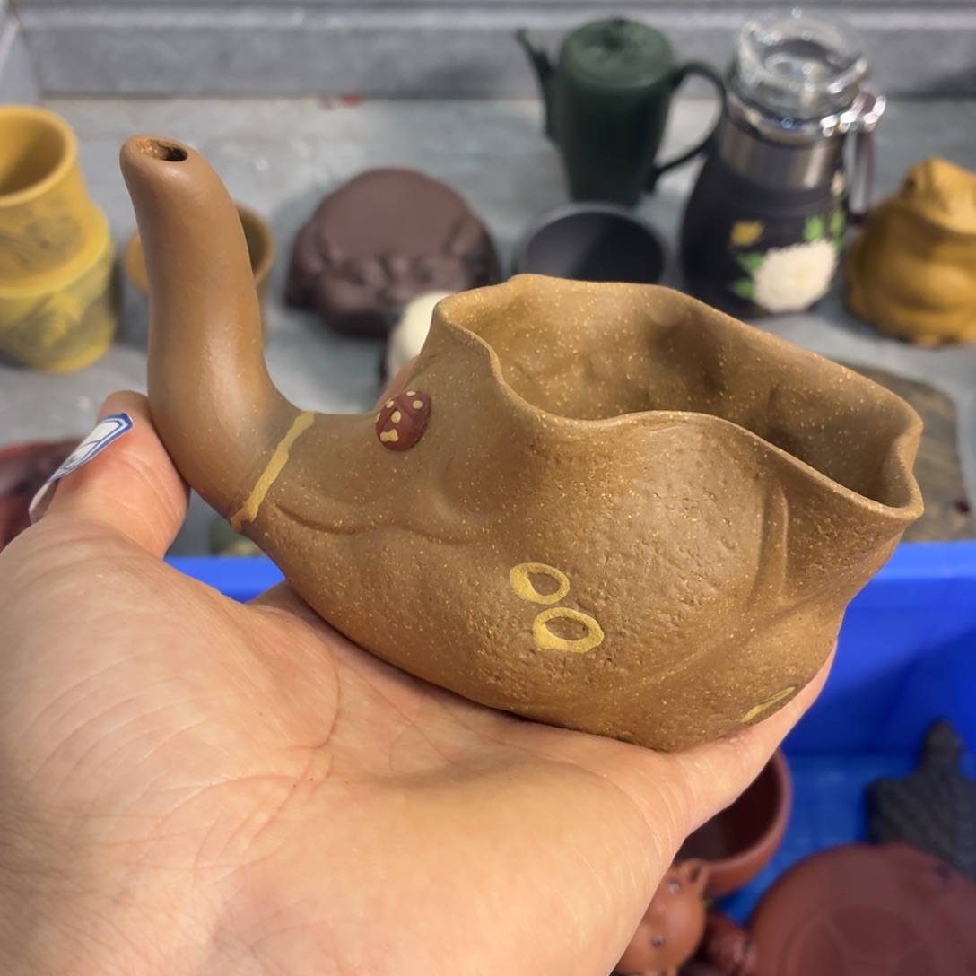 紫砂茶杯放漏放漏放大漏了