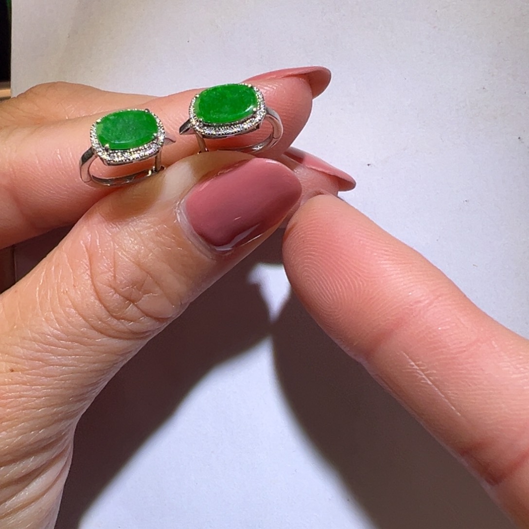 翡翠颈饰18K金镶嵌耳包