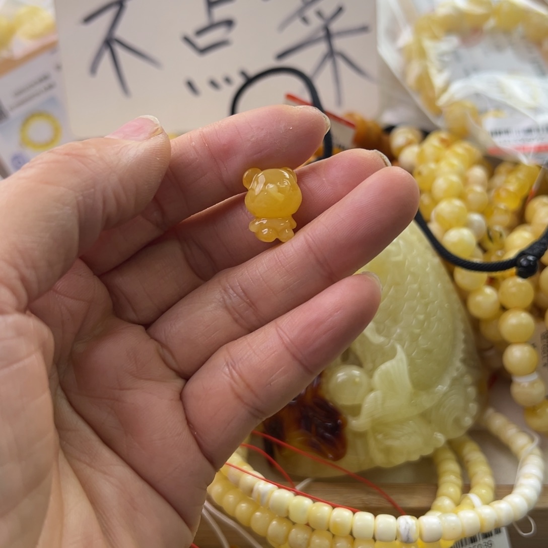 琥珀珠宝奇石未镶嵌