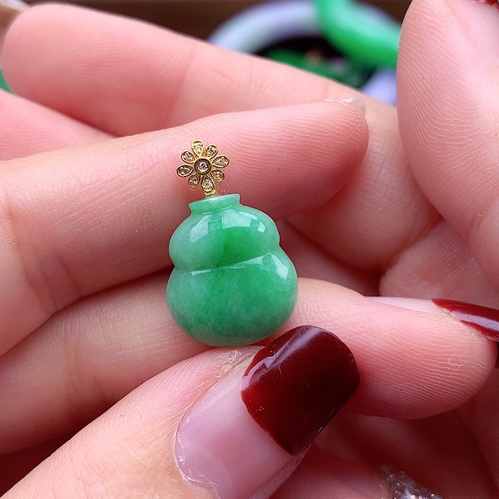 翡翠颈饰18K金镶嵌翡翠