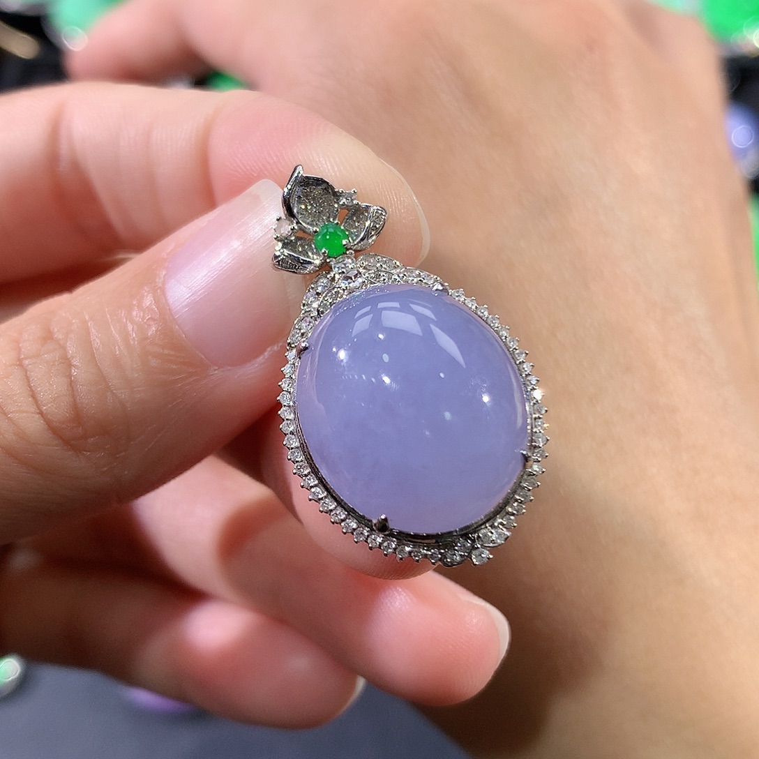 翡翠18K金镶嵌颈饰