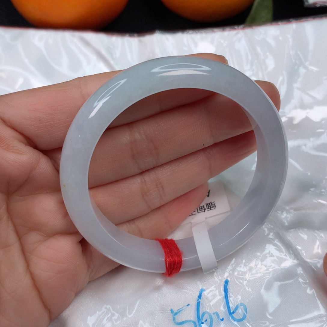 翡翠手镯未镶嵌:………