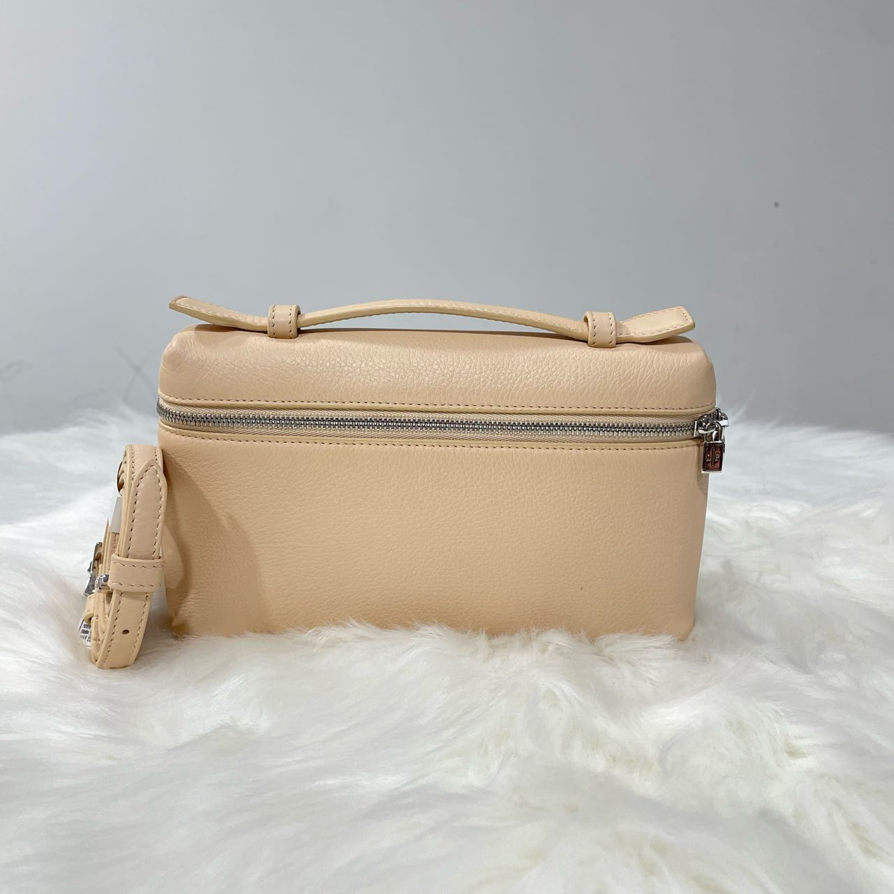 99新 Loro Piana/诺悠翩雅 皮粉色19饭盒包 US591918