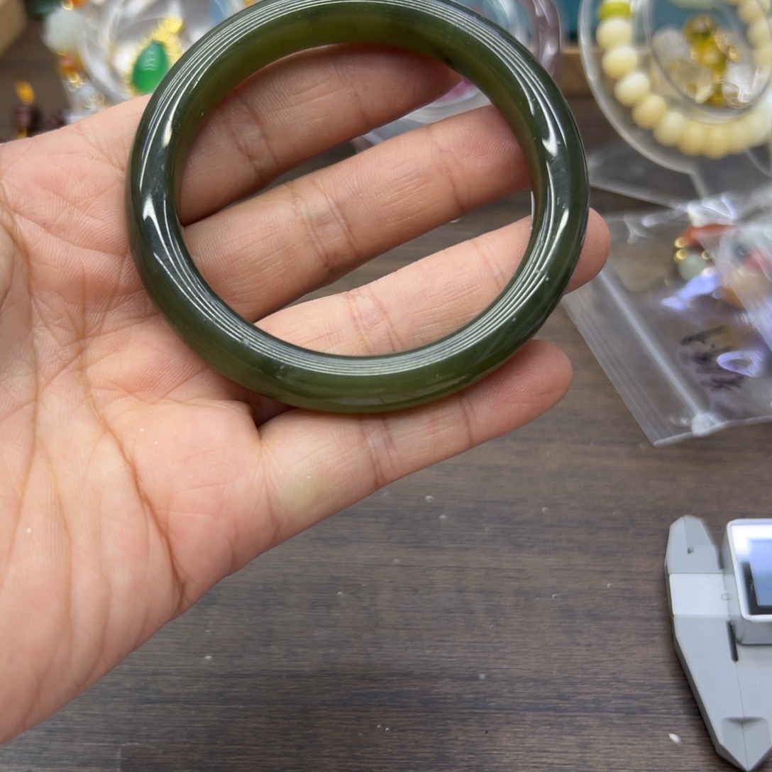 1***1和田玉未镶嵌手镯56圈围496