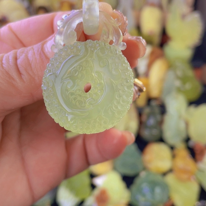 蛇纹石玉颈饰未镶嵌