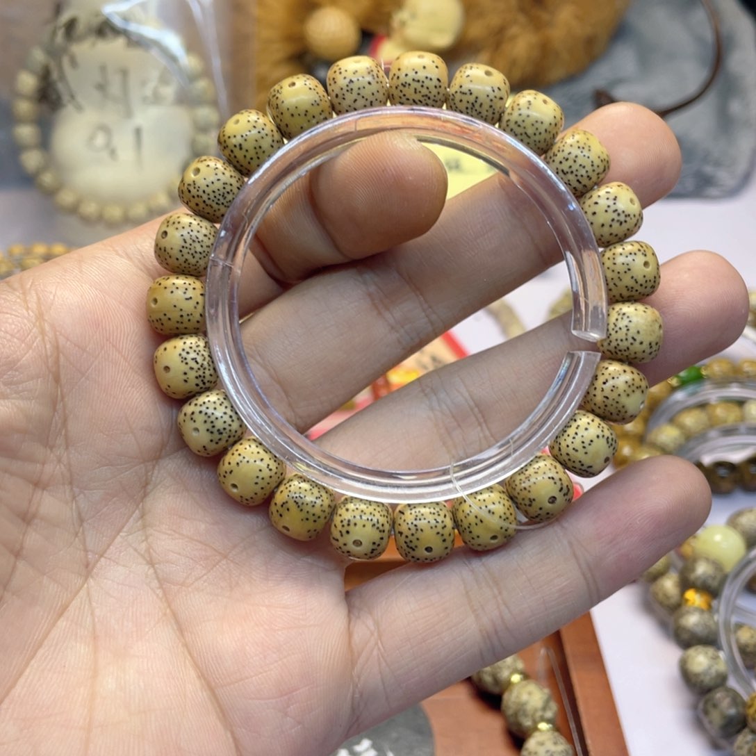 星月菩提手串（831号）鸡油黄大眼睛小细星约10