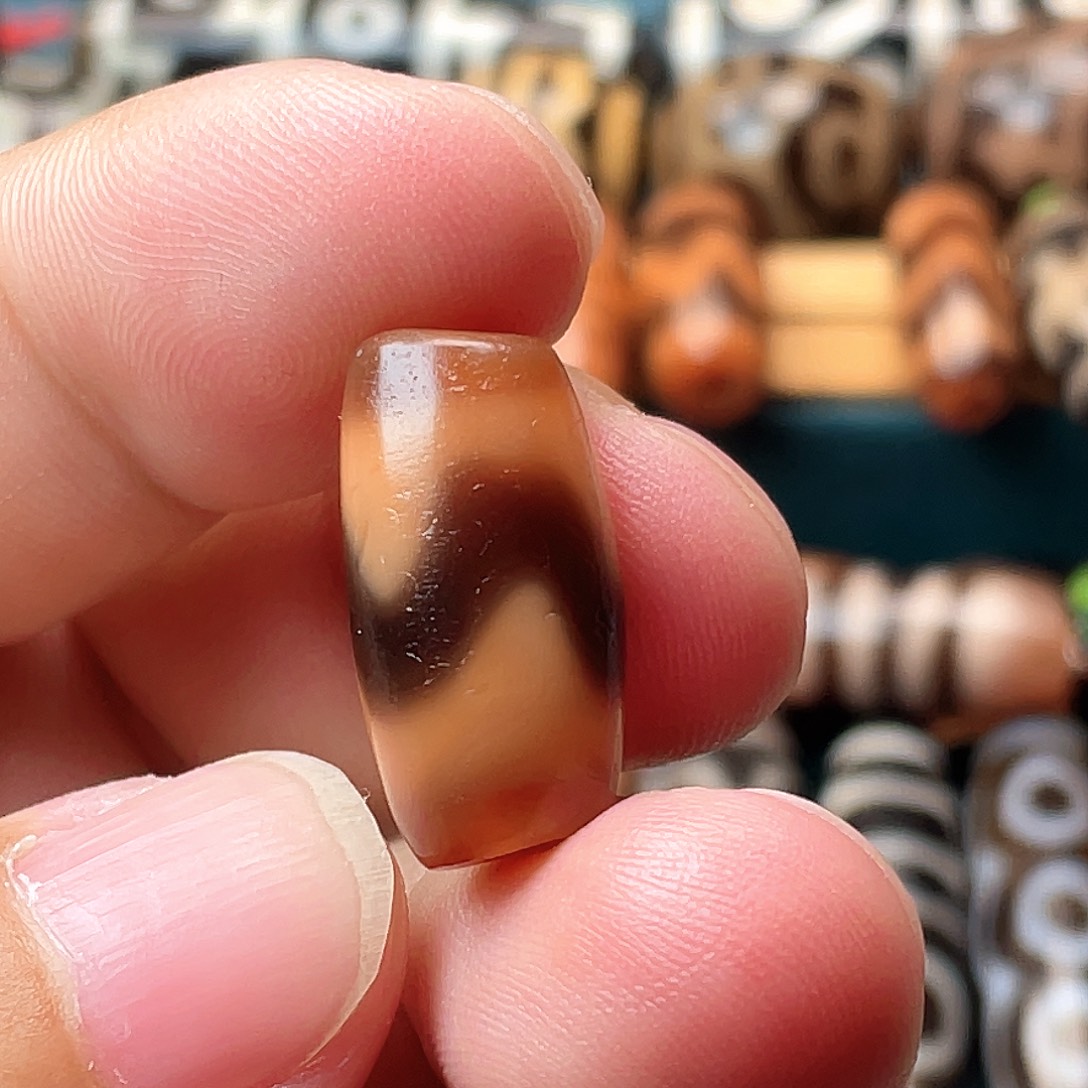 玛瑙/玉髓未镶嵌颈饰小卢虎牙