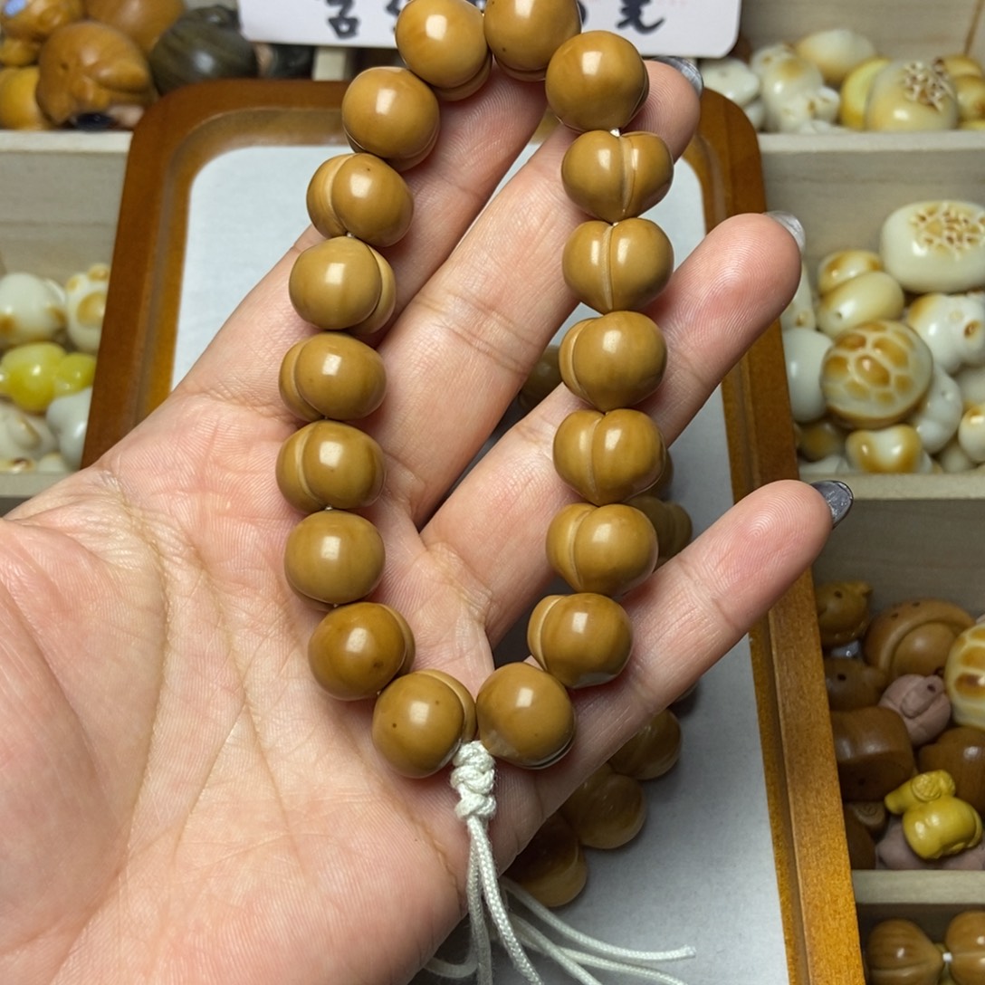 猴头核桃吊坠科技手持黑点微瑕介意勿拍不退换