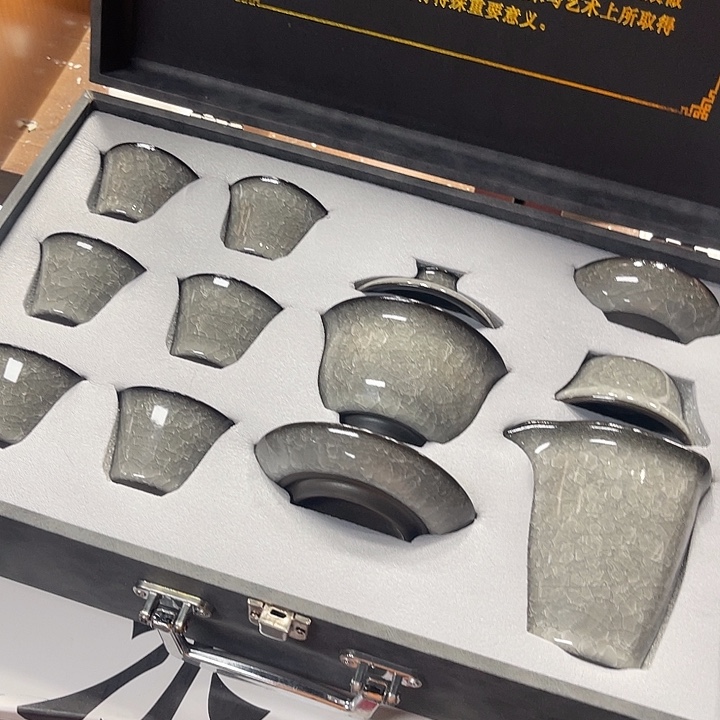 孤品茶具套装等。        