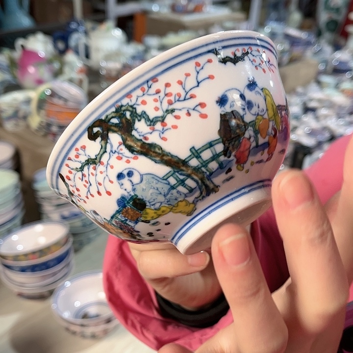 瓷片//饭碗//直径12.5厘米。红西。