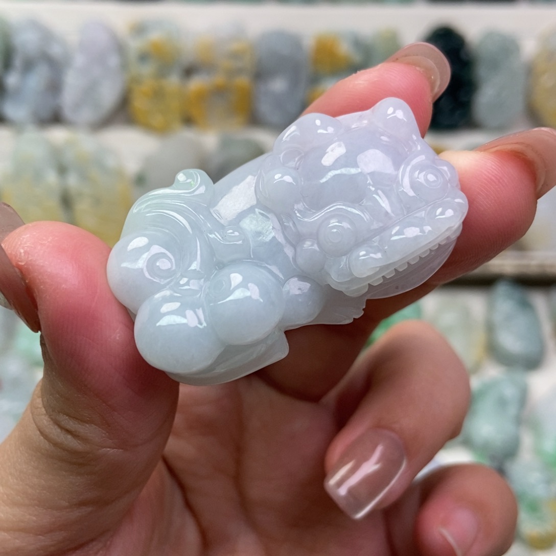 翡翠吊坠(赠链)未镶嵌