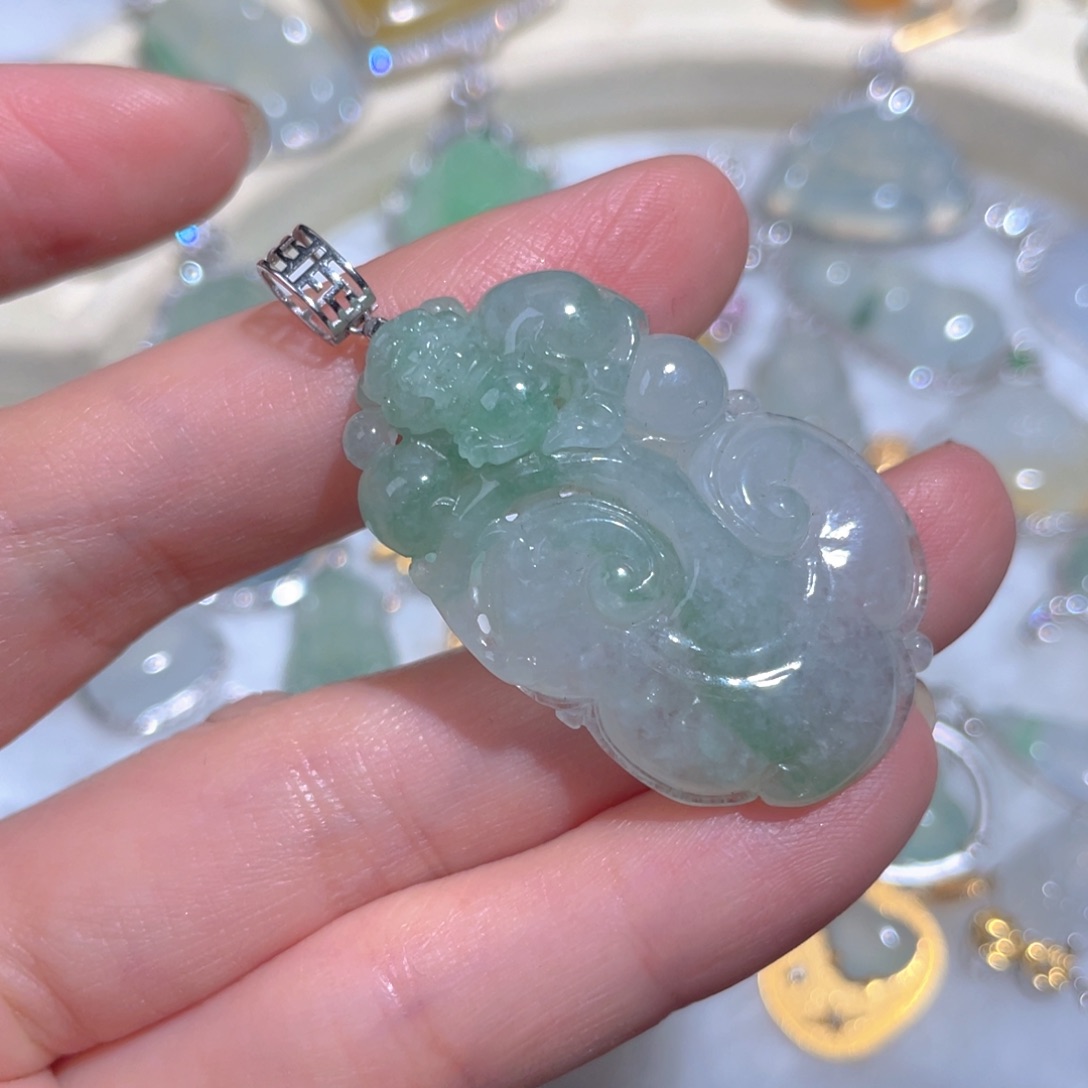 翡翠颈饰18K金镶嵌翡翠