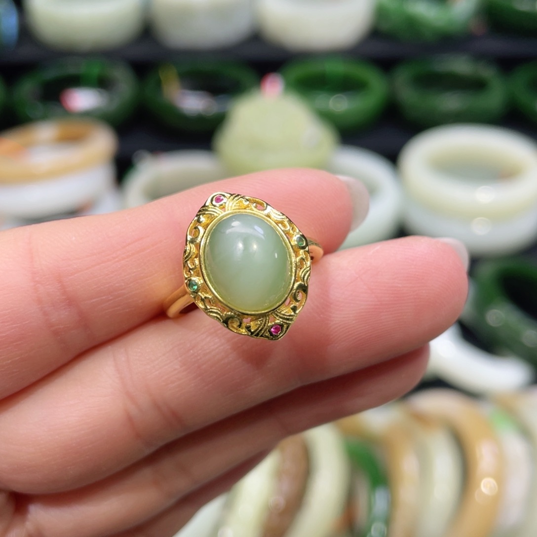 未镶嵌戒指和田玉