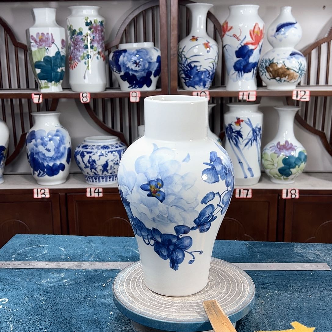 摆件景德镇陶瓷直青牡
