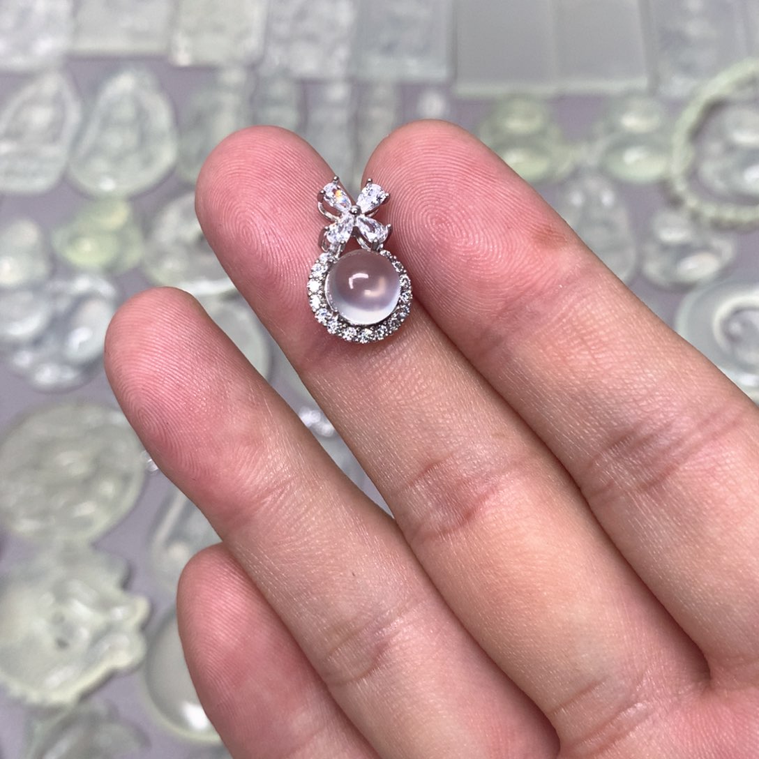 蛇纹石玉颈饰未镶嵌小*?