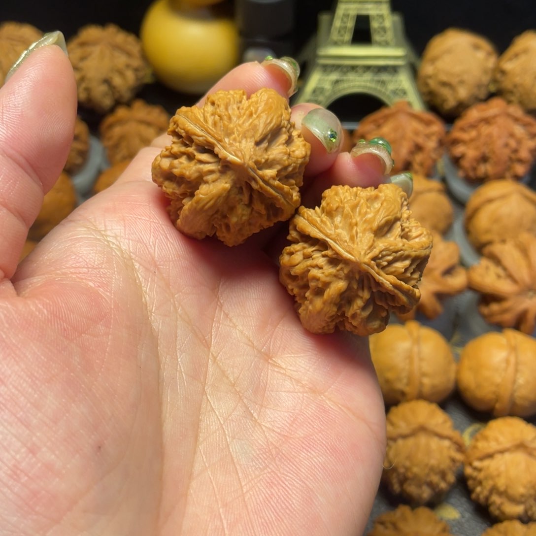 文玩核桃把件金八棱