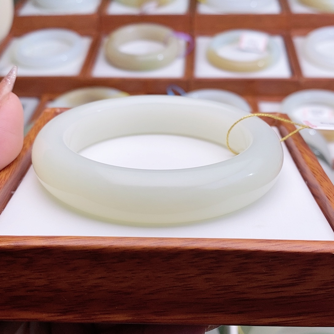 和田玉手镯未镶嵌56.7