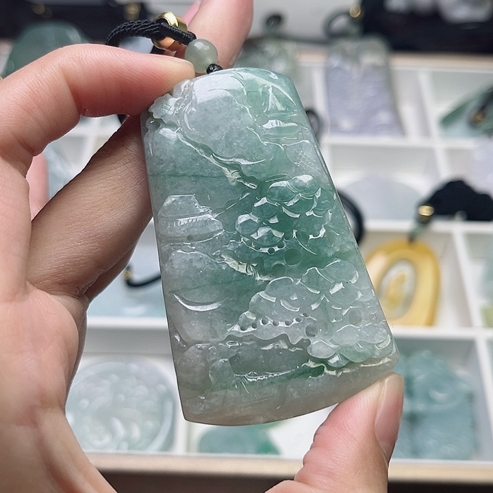 翡翠颈饰未镶嵌翡翠