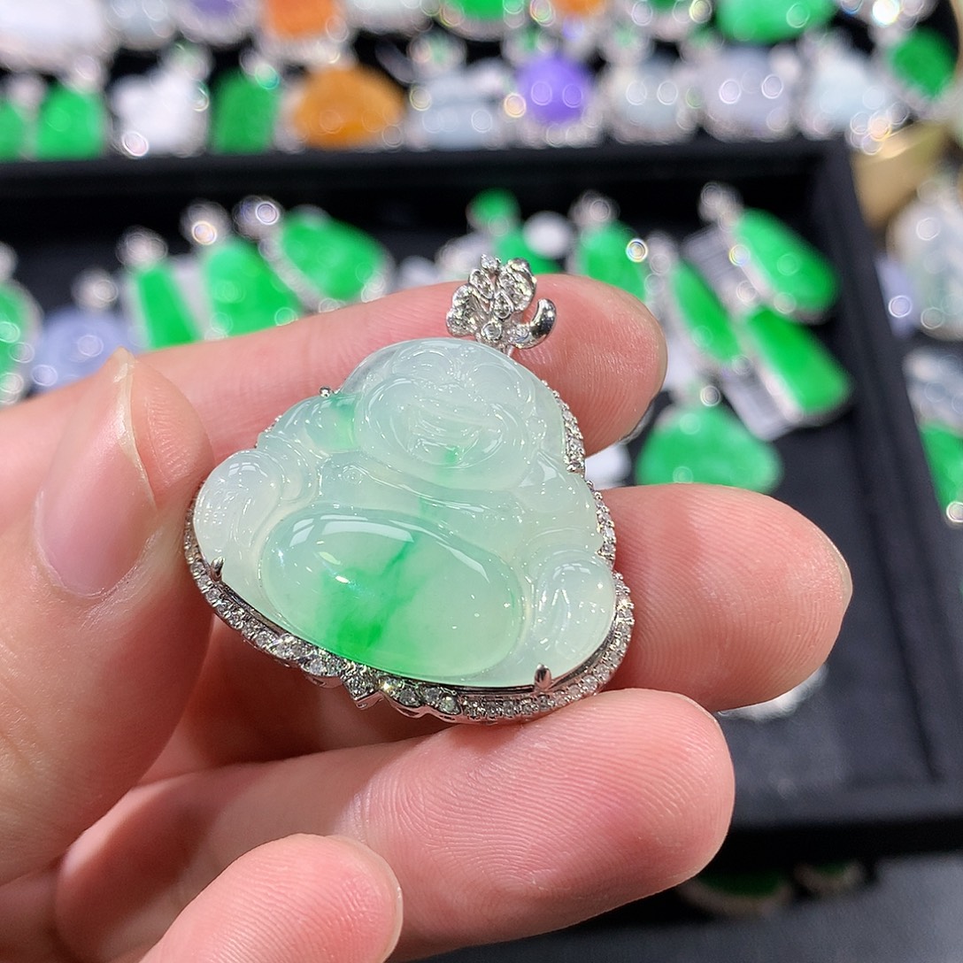 翡翠18K金镶嵌颈饰