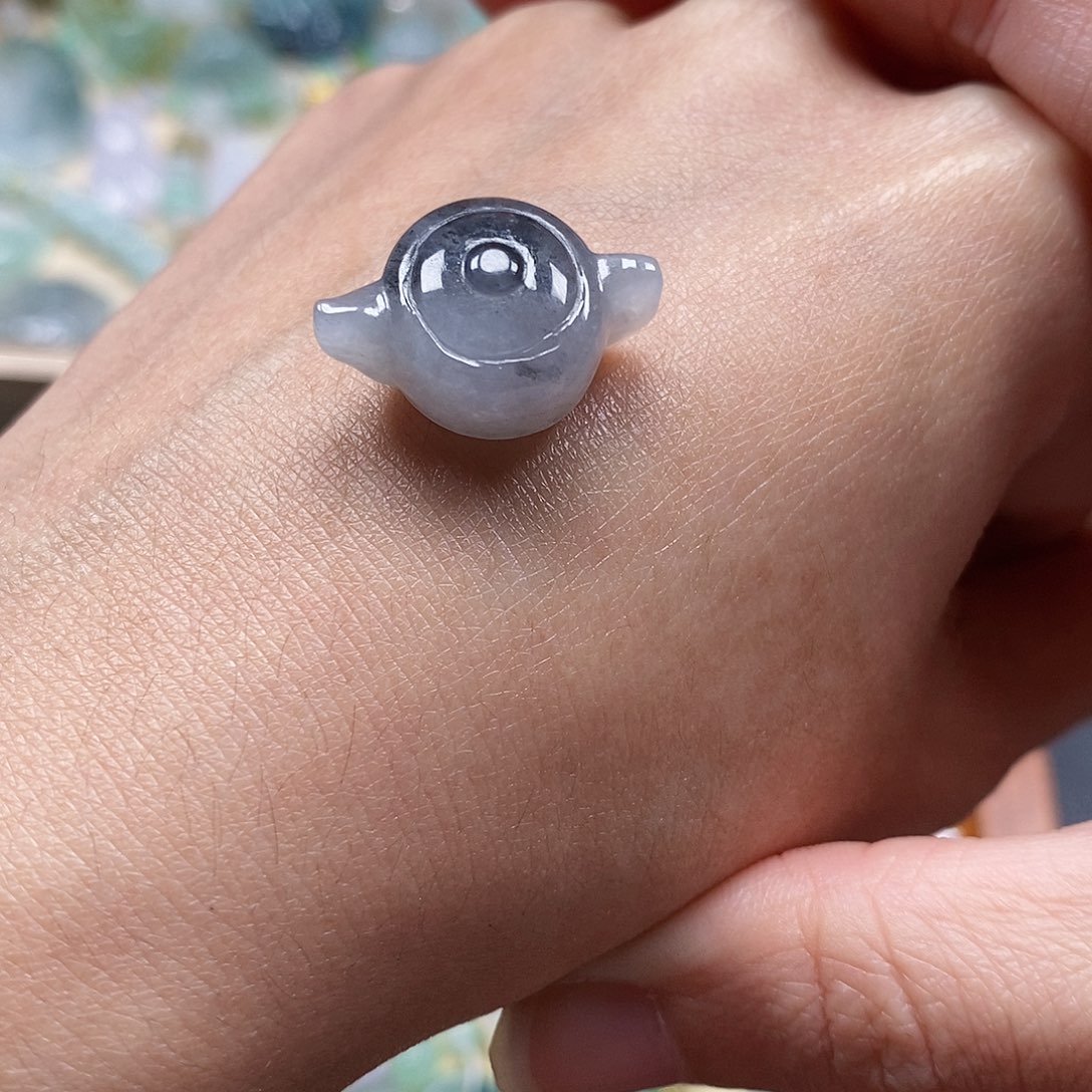 翡翠颈饰未镶嵌闪