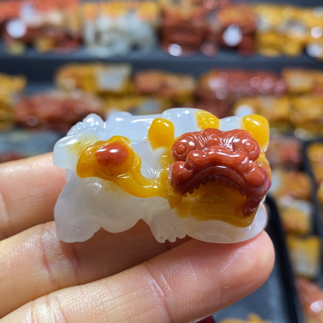 石英质玉（黄龙玉）未镶嵌颈饰