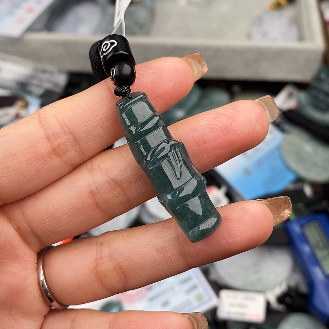 翡翠颈饰未镶嵌一