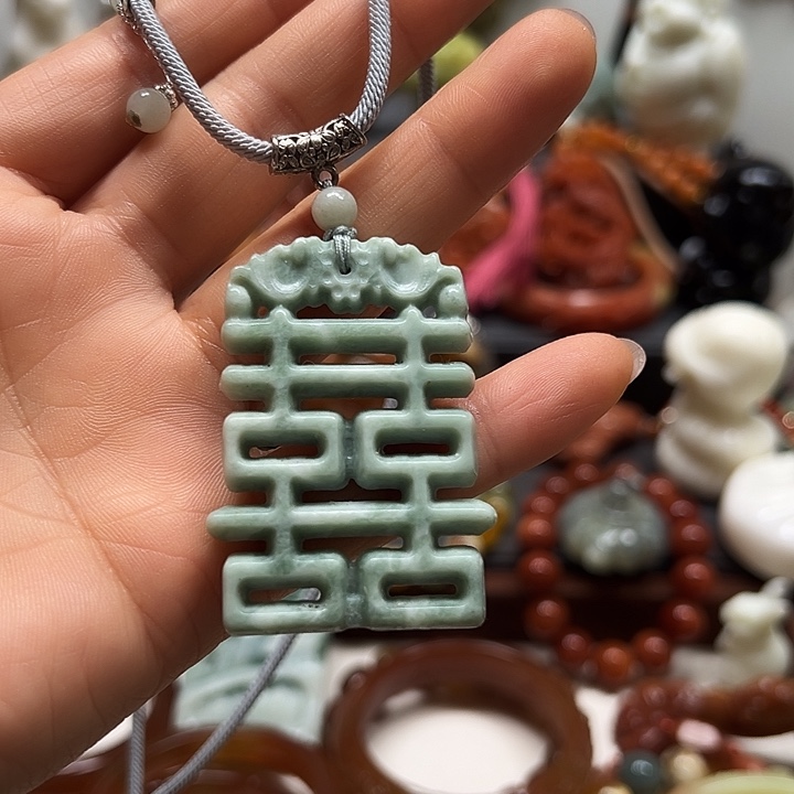 蛇纹石玉吊坠未镶嵌