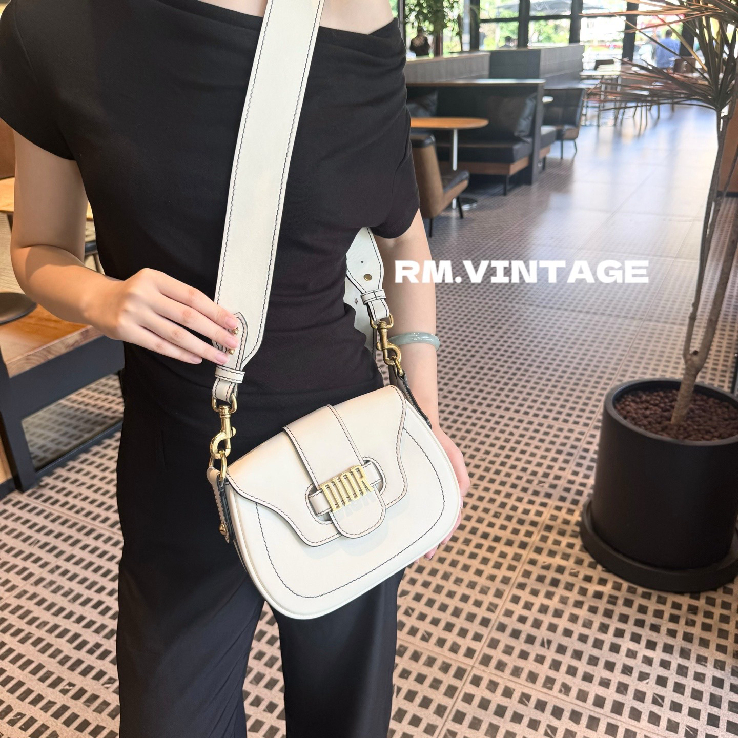 95新 DIOR/迪奥 入目 白色马鞍斜挎包 63852