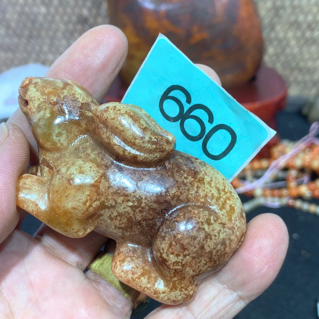 透闪石-蛇纹石玉未镶嵌颈饰