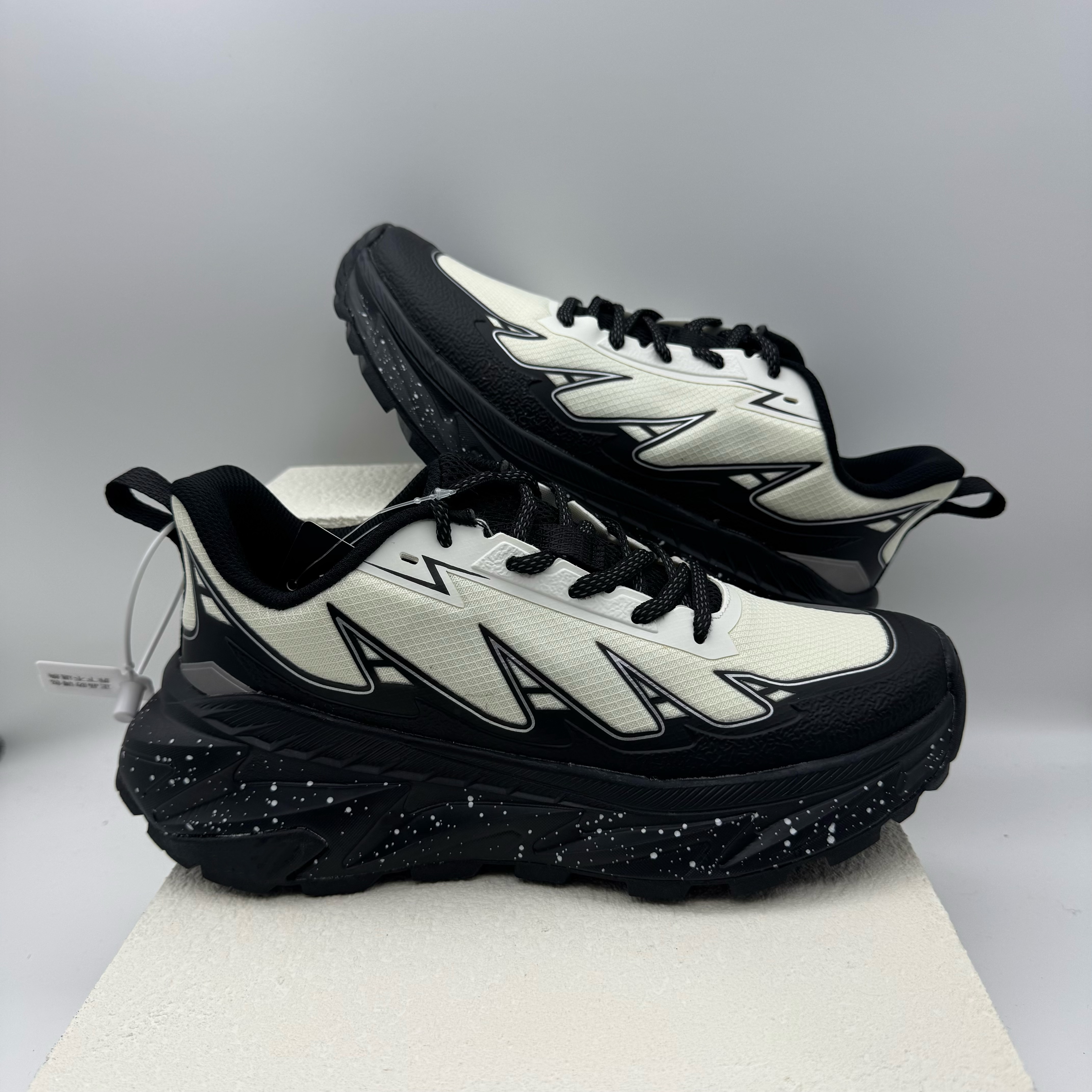 KB情侣款透气系带公路休闲潮流运动鞋