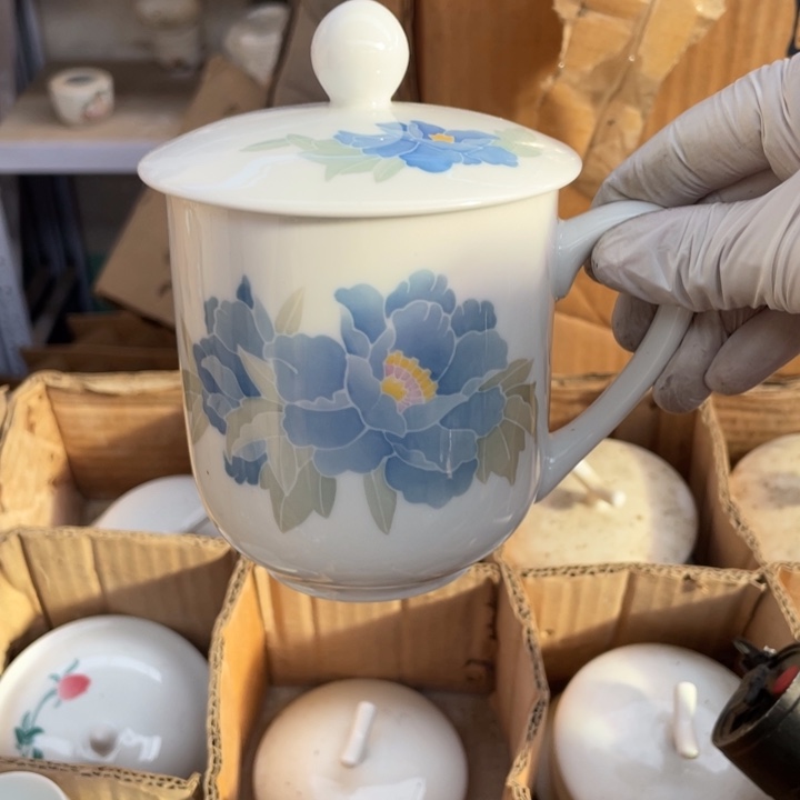 摆件陶瓷盘子碗砂锅都有