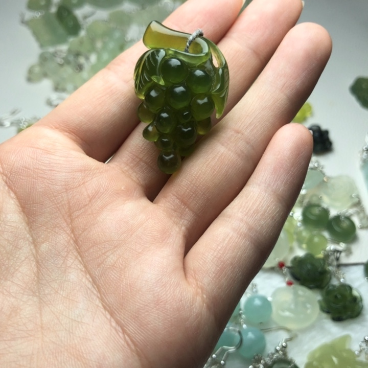 蛇纹石玉颈饰未镶嵌