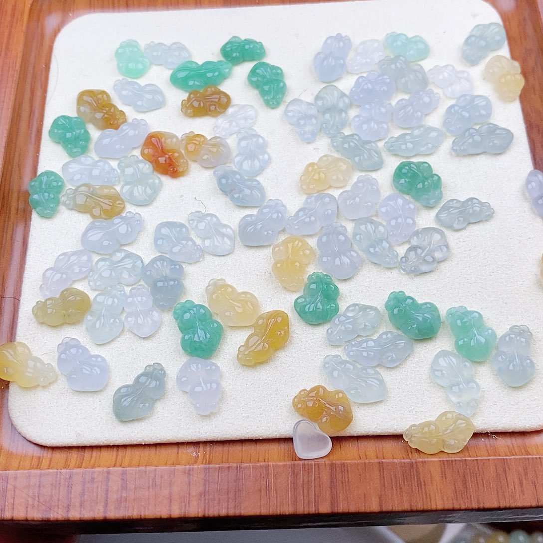 翡翠未镶嵌颈饰金鱼任挑