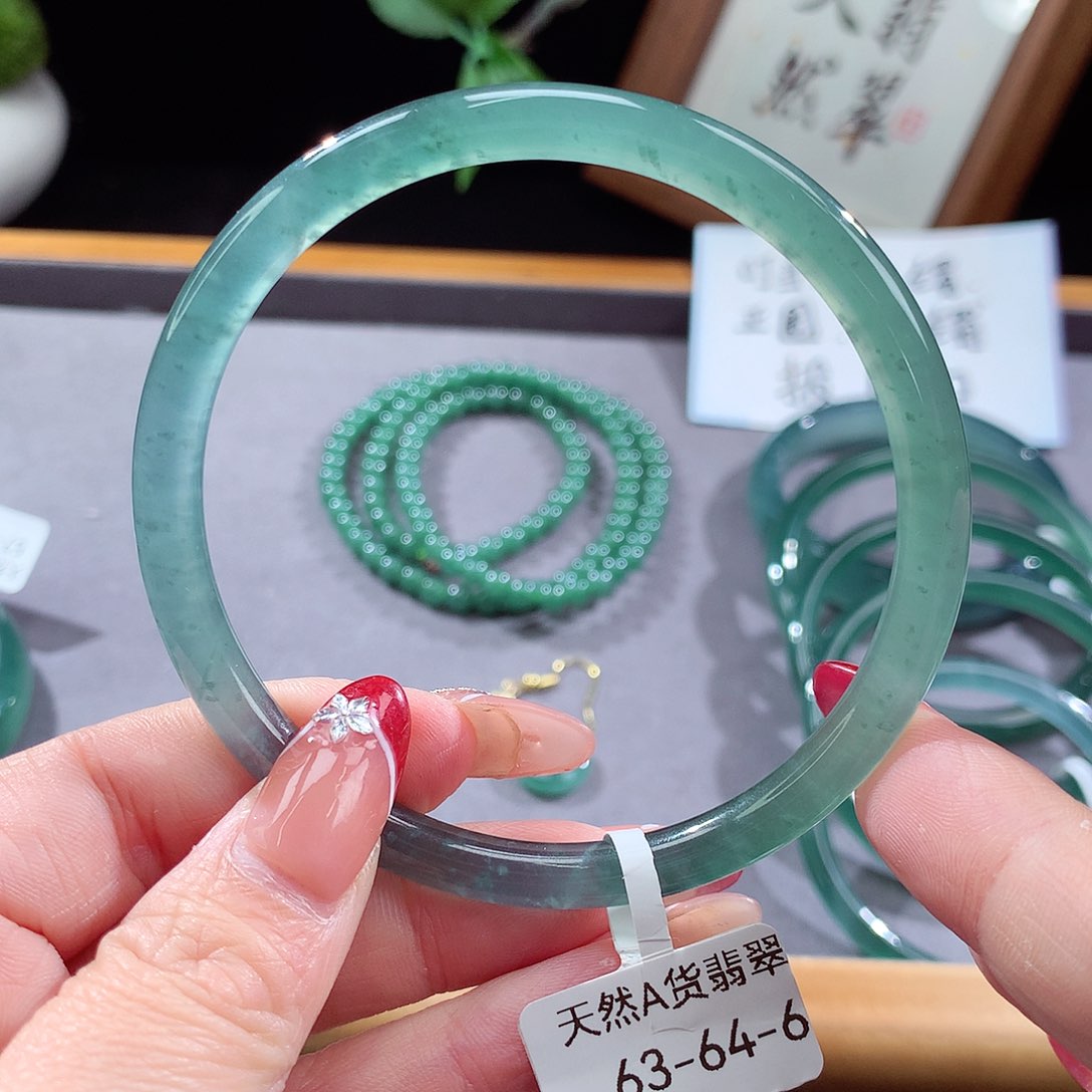 翡翠手镯（圆镯）未镶嵌