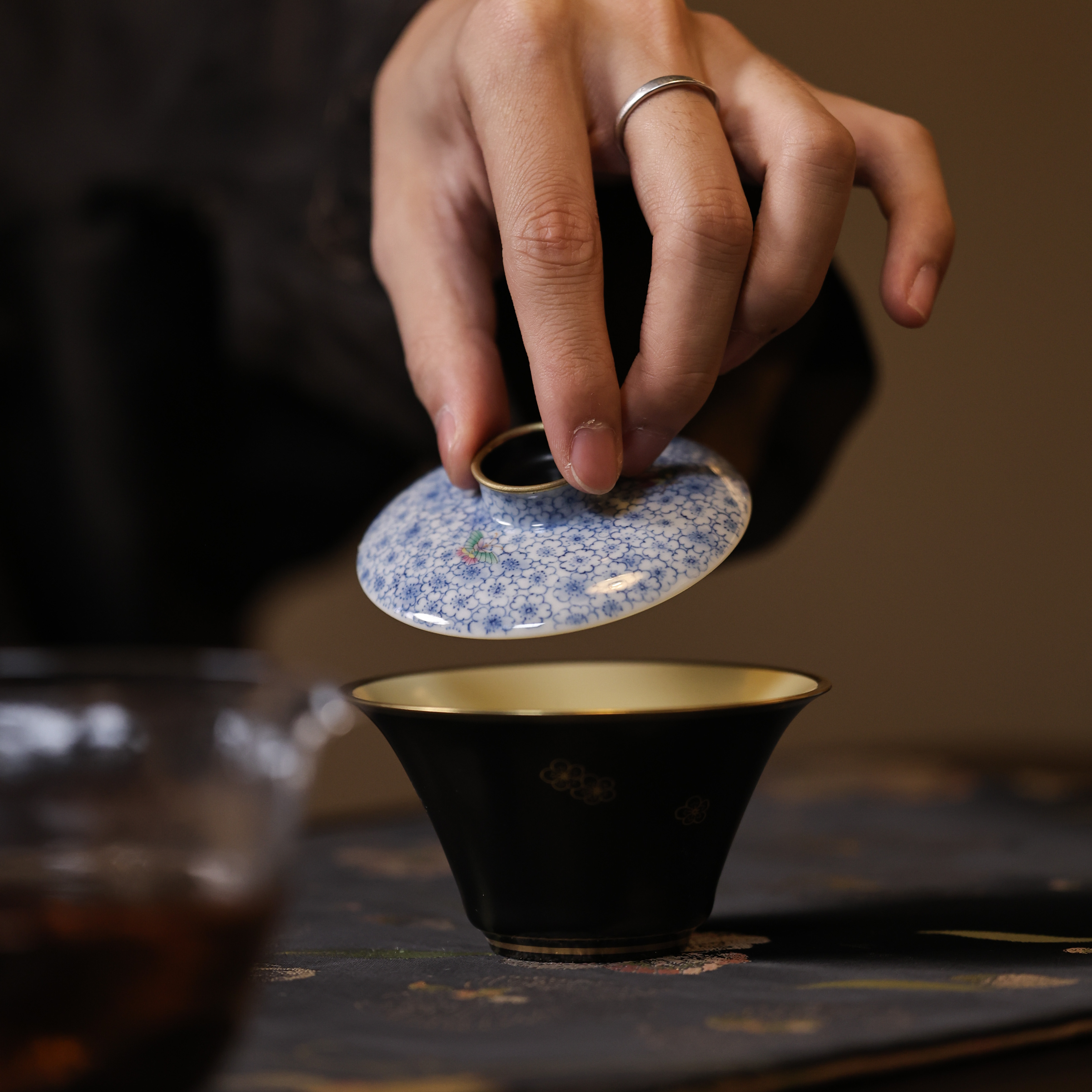 【悦生活】玄黑-华隐堂-梅花盖碗（华隐S1353）