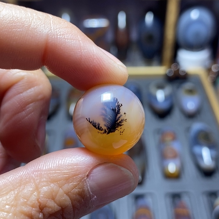 佛***人玛瑙/玉髓未镶嵌珠宝半成品