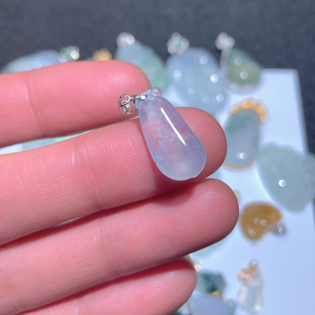 翡翠颈饰18K金镶嵌翡翠