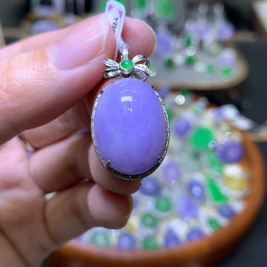 【闪购商品】翡翠颈饰18K金镶嵌翡翠吊坠项链