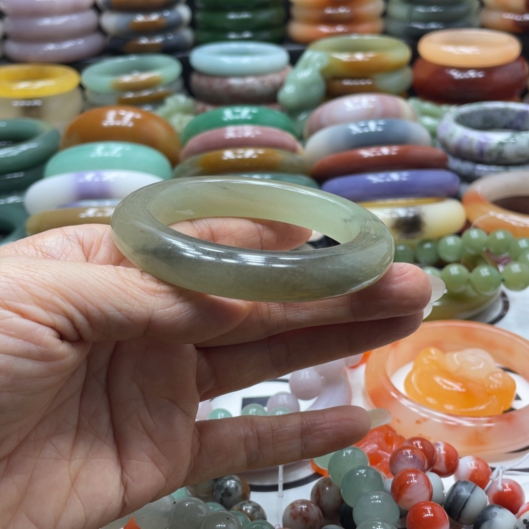 石英岩玉未镶嵌手镯