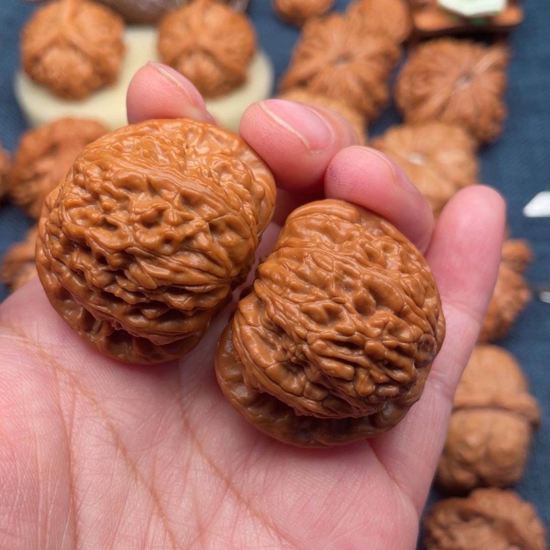 ****゜文玩核桃把件38球白全品