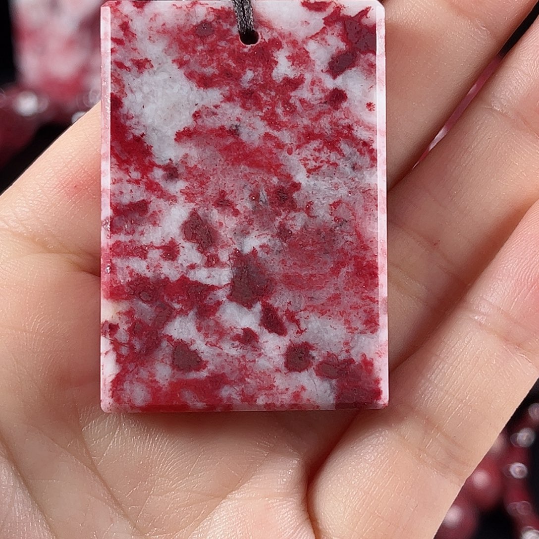 天然辰砂原石吊坠