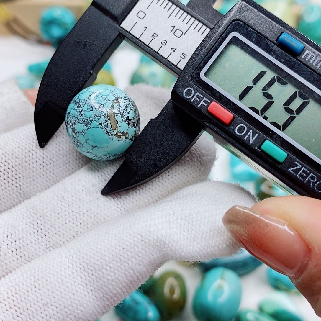 绿松石未镶嵌颈饰