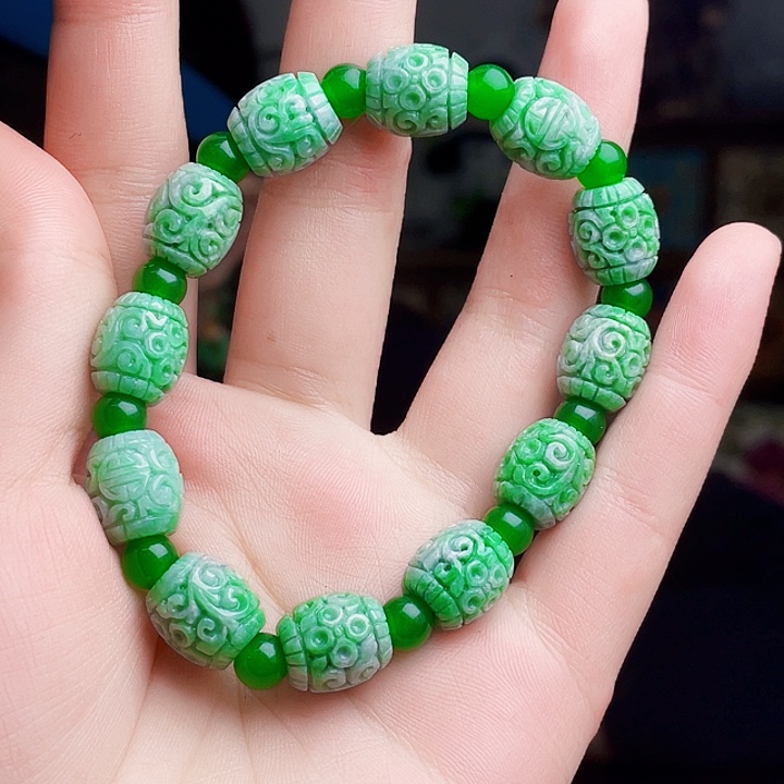 翡翠未镶嵌颈饰多样性